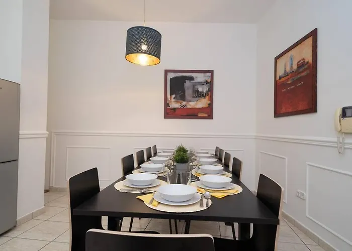 Located, 150 M2 5 Bedrooms Apt., * Βουδαπέστη