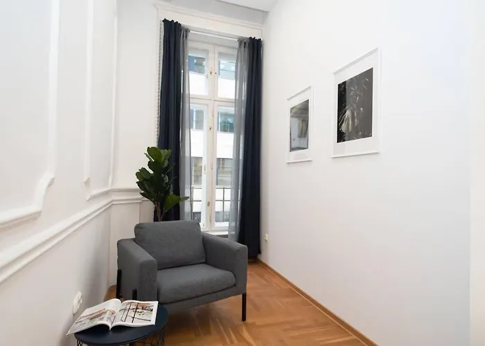 Located, 150 M2 5 Bedrooms Apt., * Βουδαπέστη