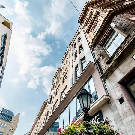 Lägenhet Located, 150 M2 5 Bedrooms Apt., *