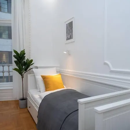 Located, 150 M2 5 Bedrooms Apt.,