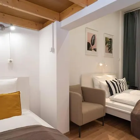 Located, 150 M2 5 Bedrooms Apt.,