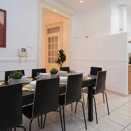 Located, 150 M2 5 Bedrooms Apt., Lägenhet