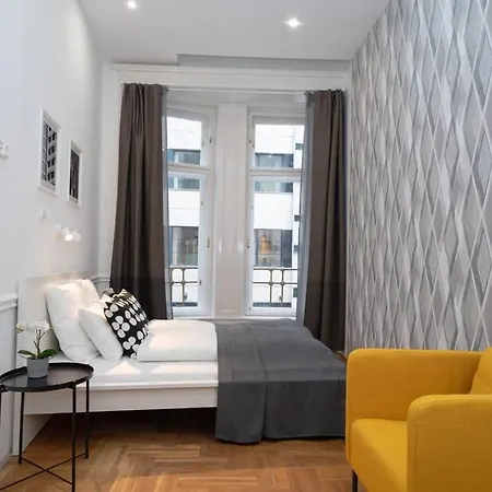Lägenhet Located, 150 M2 5 Bedrooms Apt., *