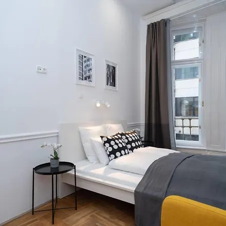 Daire Located, 150 M2 5 Bedrooms Apt.,