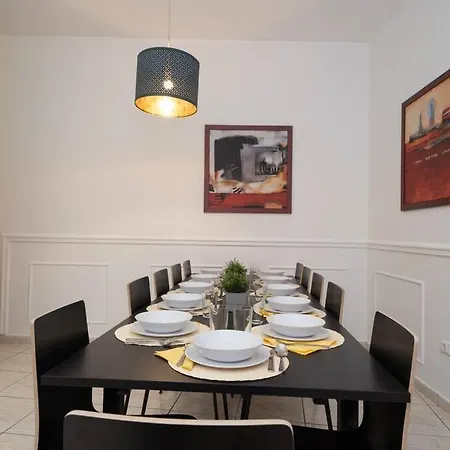 Located, 150 M2 5 Bedrooms Apt., * Budapeşte