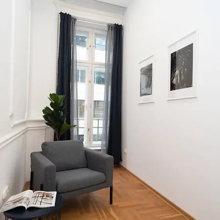 Located, 150 M2 5 Bedrooms Apt., * Budapeşte