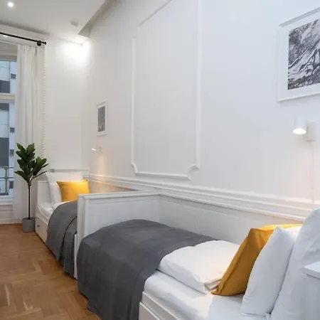 Apartment Located, 150 M2 5 Bedrooms Apt., Budapest