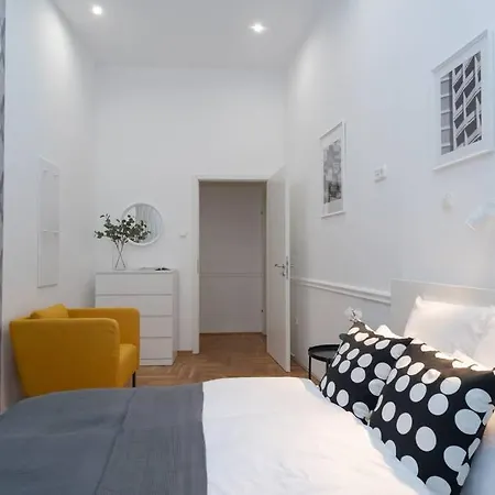 Daire Located, 150 M2 5 Bedrooms Apt., *