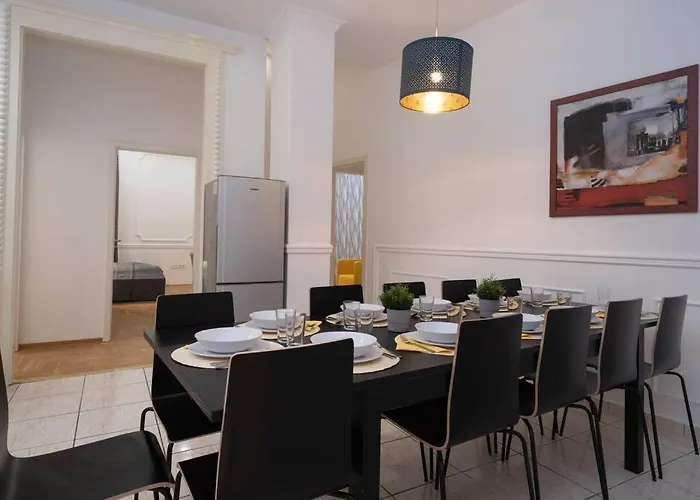 Located, 150 M2 5 Bedrooms Apt., Apartament Budapesta