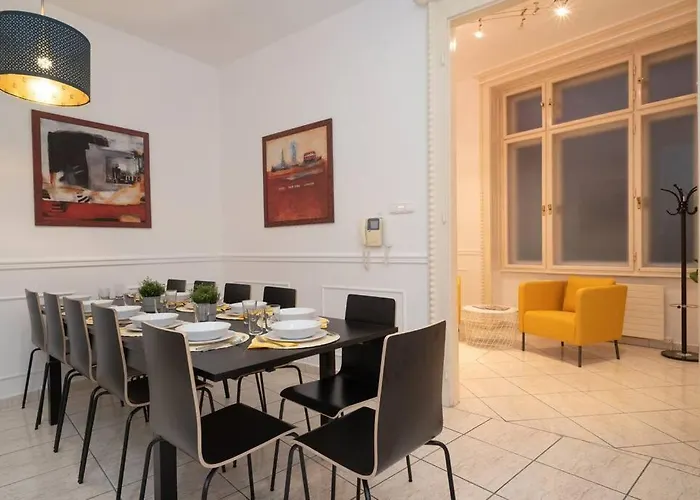 Appartement Located, 150 M2 5 Bedrooms Apt.,