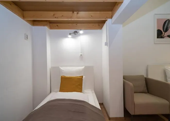Appartement Located, 150 M2 5 Bedrooms Apt.,