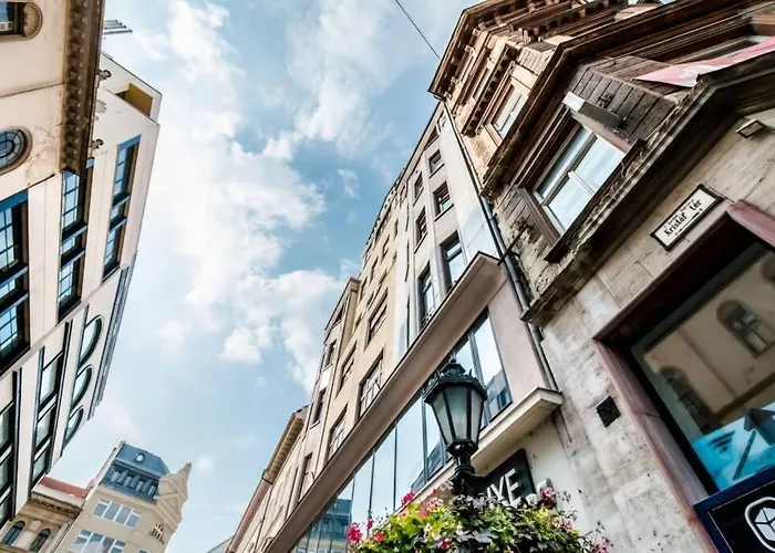Apartament Located, 150 M2 5 Bedrooms Apt., *