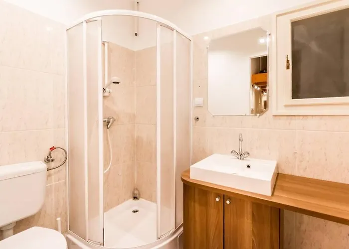 Located, 150 M2 5 Bedrooms Apt., * Budapest