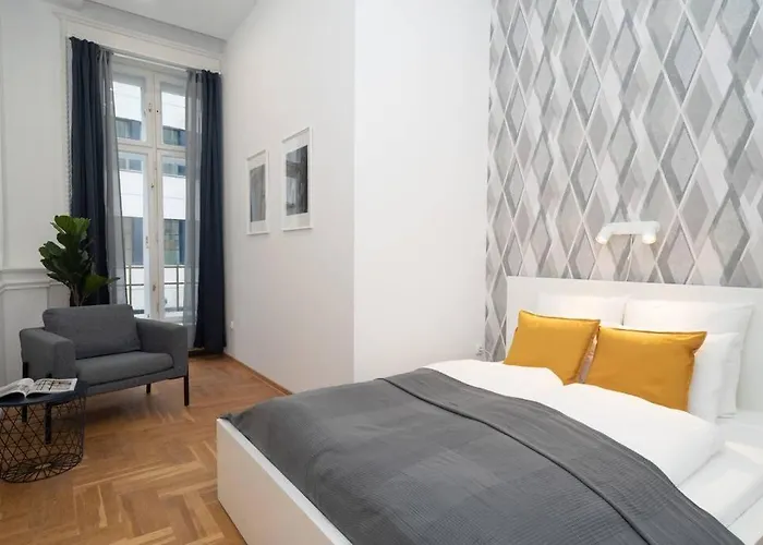 Located, 150 M2 5 Bedrooms Apt.,