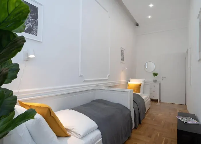 Appartement Located, 150 M2 5 Bedrooms Apt., *