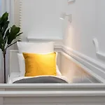 Located, 150 M2 5 Bedrooms Apt., Apartamento Budapeste
