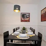 Located, 150 M2 5 Bedrooms Apt., * Budapeste