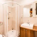 Located, 150 M2 5 Bedrooms Apt., * Budapeste