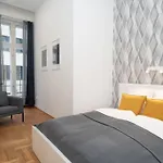 Located, 150 M2 5 Bedrooms Apt.,