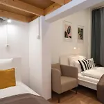 Located, 150 M2 5 Bedrooms Apt.,