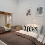 Located, 150 M2 5 Bedrooms Apt., Apartamento *