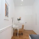 Located, 150 M2 5 Bedrooms Apt., Budapeste