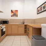 Located, 150 M2 5 Bedrooms Apt., Apartamento Budapeste