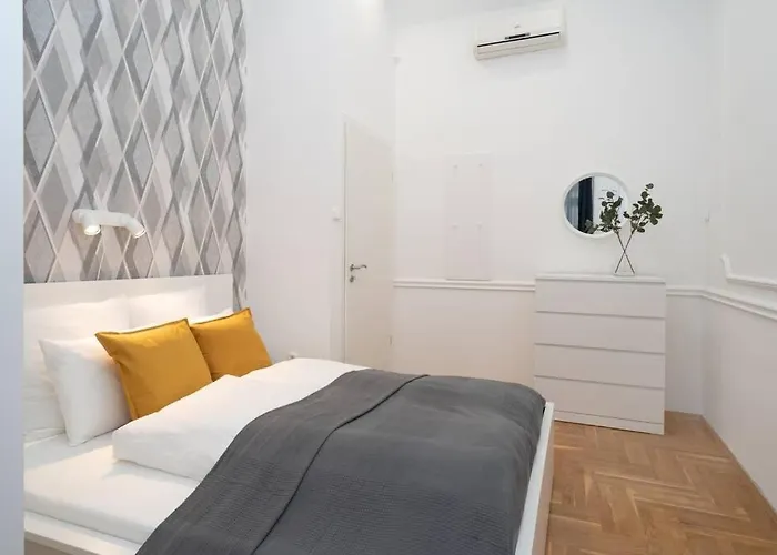 アパート Located, 150 M2 5 Bedrooms Apt.,