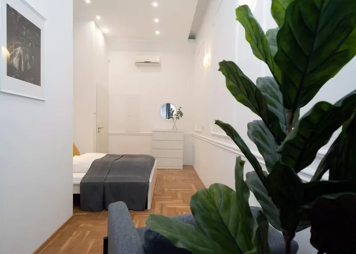 Located, 150 M2 5 Bedrooms Apt., アパート ブダペスト