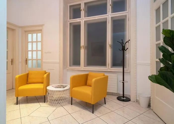 Located, 150 M2 5 Bedrooms Apt., アパート ブダペスト